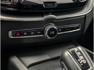 Miniature 14 Volvo XC60 Momentum 2020