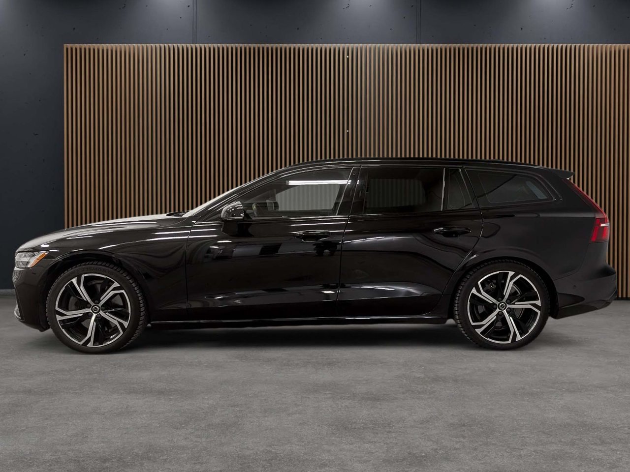 Volvo V60 Ultimate 2023 — photo 2