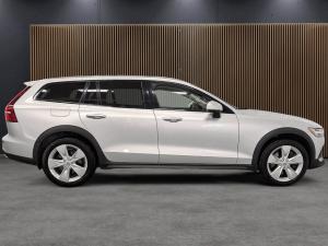 Miniature 7 Volvo V60 Cross Country CC 2020
