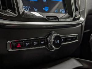 Miniature 16 Volvo V60 Cross Country CC 2020