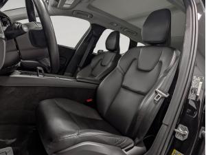 Miniature 9 Volvo XC60 Momentum 2022