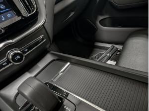 Miniature 12 Volvo XC60 Momentum 2022