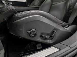 Miniature 10 Volvo V60 Momentum 2020