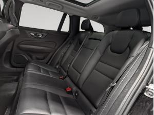 Miniature 11 Volvo V60 Momentum 2020