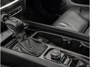Miniature 17 Volvo V60 Momentum 2020