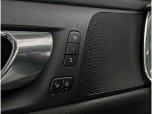 Miniature 22 Volvo V60 Momentum 2020